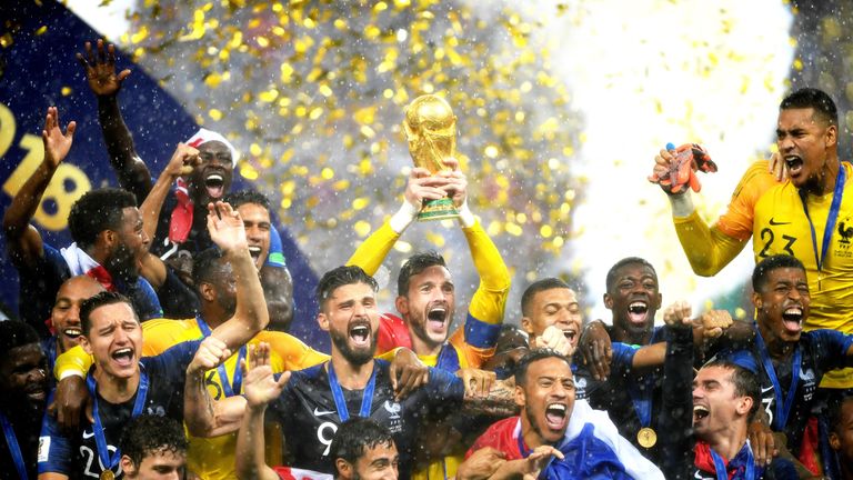 Die Franzosen feiern ihren zweiten WM-Titel - im strömenden Regen von Moskau.
