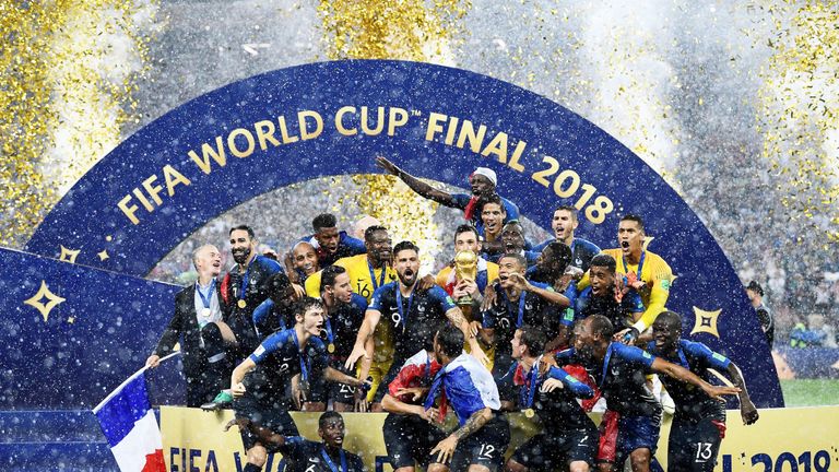 Die Franzosen feiern ihren zweiten WM-Titel - im strömenden Regen von Moskau.