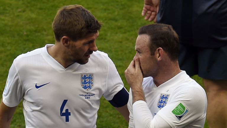 Steven Gerrard und Wayne Rooney: Sie waren Teil der 'goldenen Generation' Englands. Die Hoffnung war riesig  nahe kamen sie dem glänzenden Pokal aber nie.