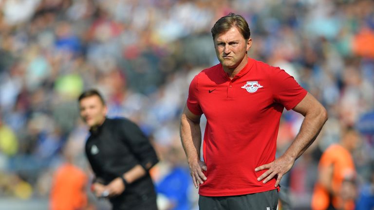 Ralph Hasenhüttl (50), RB Leipzig: Der Österreicher stieg die Karriereleiter als Trainer rasch empor. Über seine Stationen Unterhaching, Aalen und Ingolstadt schaffte er es mit RB Leipzig in die CL, sein Ende bei RB kam relativ überraschend.