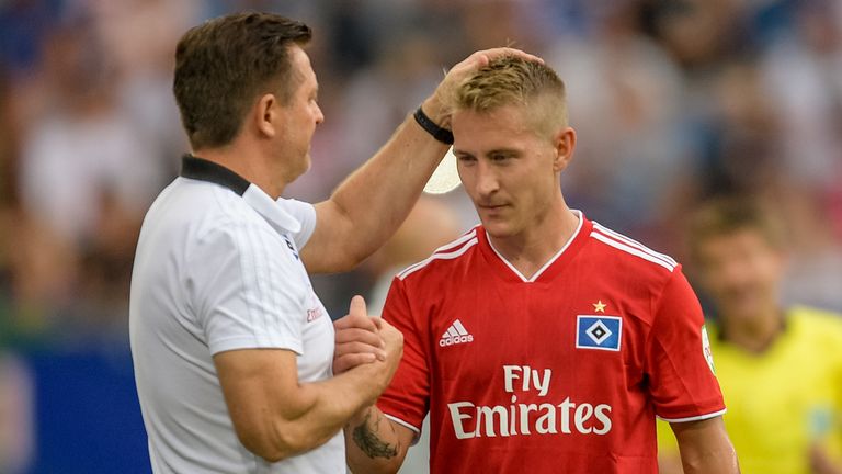 Defensives Mittelfeld: Lewis Holtby (27), Hamburger SV: Technisch ist Holtby der wahrscheinlich beste Spieler der Liga. Er soll die vielen jungen Spieler in der Mannschaft von Christian Titz führen.