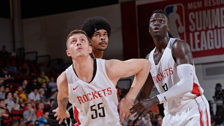 Isaiah Hartenstein (l.) hat es in die NBA geschafft. Der 20-Jährige läuft zukünftig für die Houston Rockets auf. 