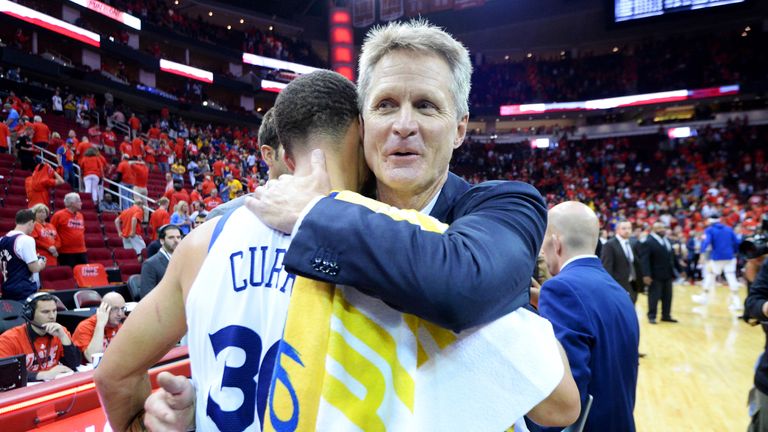 Steve Kerr bleibt Headcoach der Golden State Warriors.