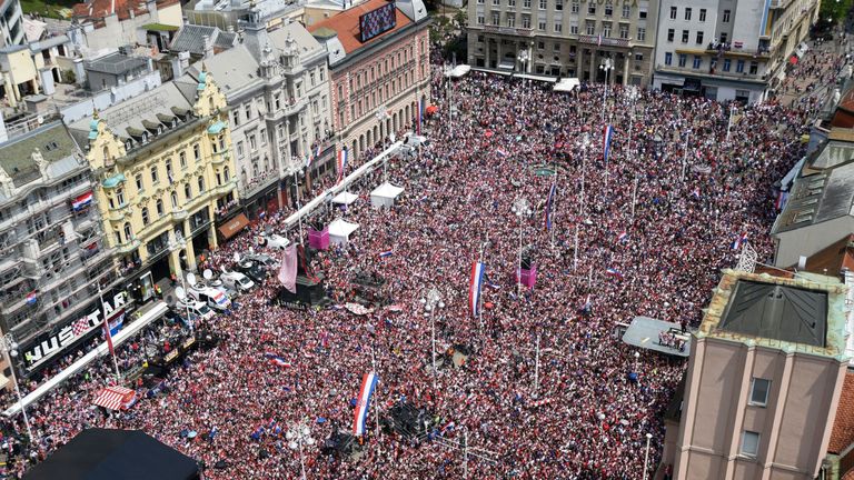 Ganz Kroatien steht Kopf und die Hauptstadt Zagreb ist gerammelt voll. Ihre Helden sollen gebührend empfangen werden.