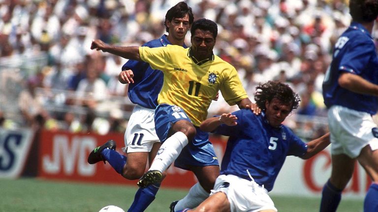 1994 zog er mit seinen Azzurri gegen Brasilien im Elfmeterschießen den Kürzeren. 2002 war Maldini mit dabei, als Italien schon in der Vorrunde k.o. ging. 
