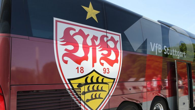 Auf dem Mannschaftsbus des VfB Stuttgart werden in der Saison 2018/19 die Namen der treuesten Anhänger erscheinen.