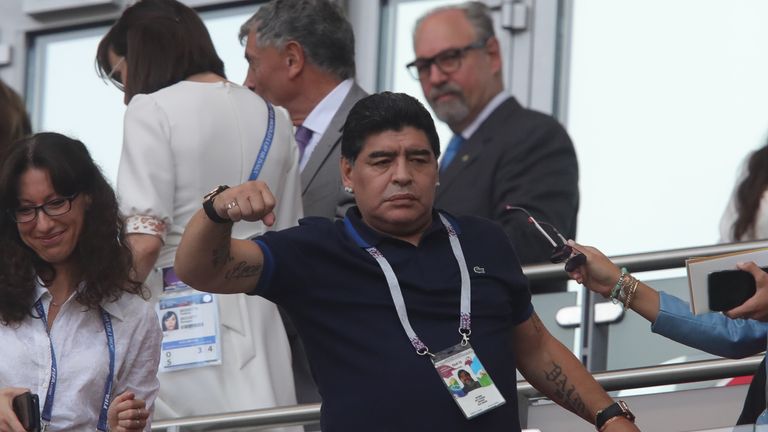Diego Maradona verfolgte die Spieler der WM auf der Ehrentribüne.