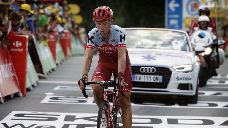 Tony Martin stürzt auf der 8. Etappe 17 Kilometer vor dem Ziel - mit Folgen: Der 33-Jährige steigt bei der Tour aus.