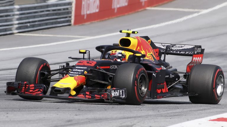 RedBull-Pilot Max Verstappen zeigt beim GP von Österreich ein starkes Rennen und siegt nach einem Strategie-Fehler von Mercedes verdient. 