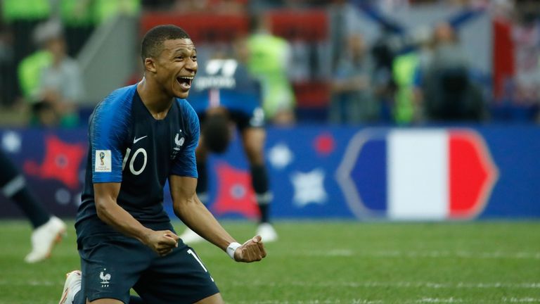 Mbappe wird zum besten Jungspieler des Turniers gewählt.