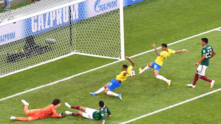 2. Brasilien - And the Oscar goes to... Neymar! Aber wenn die Selecao angetrieben vom PSG-Star so weitermacht, ist auch der Titel drin. Spielerisch gut drauf, bestechend die Effektivität. Aber Achtung! Im Viertelfinale wartet Belgien - ein 50:50-Duell.