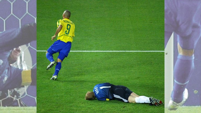 Besonders bitter: Im Finale 2002 leistete sich Kahn gegen Brasilien einen folgenschweren Schnitzer. Ronaldo bedankte sich und schoss die Selecao zum Titel.