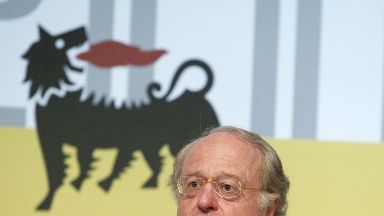 Paolo Scaroni löst den Chinesen Li Yonghong als Präsident des AC Mailand ab.