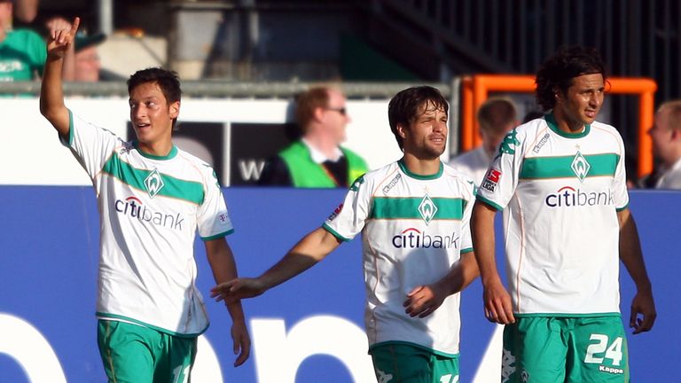 Gemeinsam mit den jungen Mesut Özil und Diego bildet er ein Traum-Trio. Im UEFA Cup Finale 2009 unterliegt die Mannschaft gegen Schachtar Donezk. 