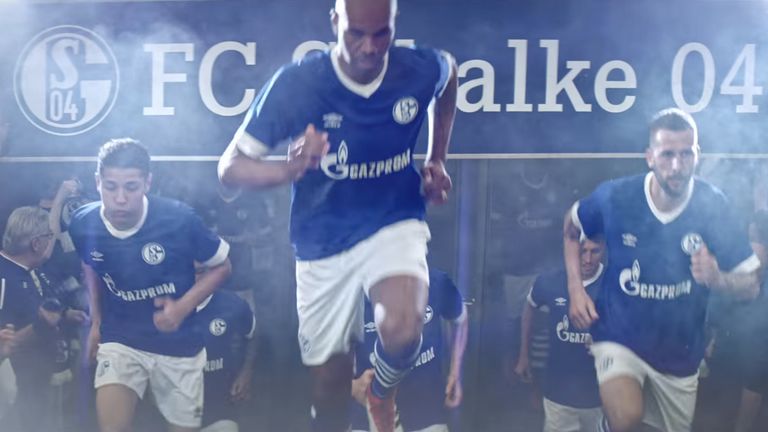 Der FC Schalke 04 stellte am Sonntagabend in einem bewegenden Video auf seinen Social-Media-Plattformen sein neues Heimtrikot vorgestellt. Natürlich ist dieses auch beim neuen Ausrüster wieder in königsblau... (Quelle: facebook.com/s04)
