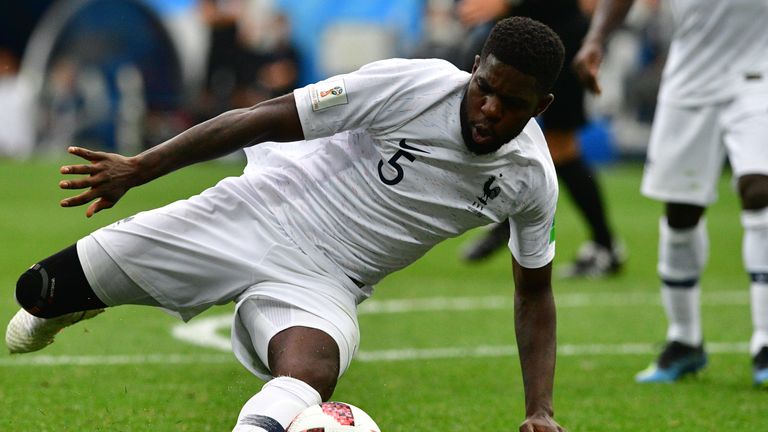 Umtiti agiert in Frankreichs Innenverteidigung an der Seite Varane meist unauffällig, aber stets solide. Der 24-Jährige schaltet sich jedoch weniger ins Aufbauspiel ein.