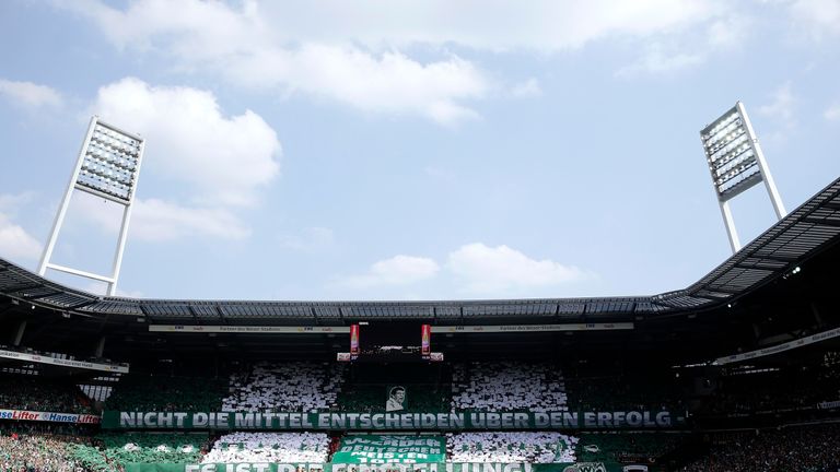 Werder Bremen sucht einen neuen Sponsor für das Stadion, aber möchte den Namen Weser-Stadion erhalten.