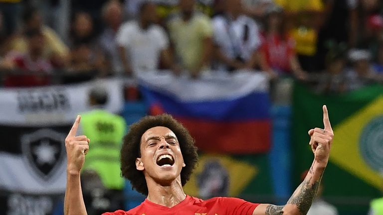 Vergleichbare Aufgaben übernimmt auch sein Gegenüber Witsel im belgischen Team. Der 29-Jährige macht seinen Job solide aber unauffällig – Punkt für Frankreich: 6:3.