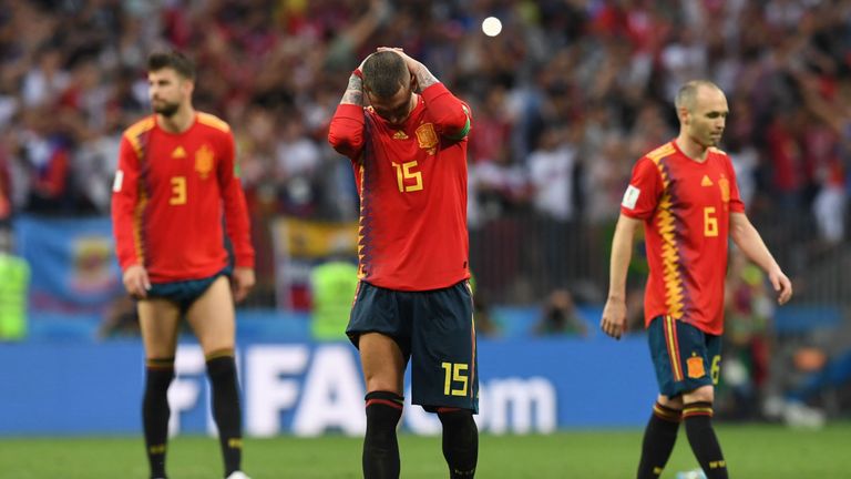 Ex-Weltmeister Spanien scheitert im WM-Achtelfinale an Gastgeber Russland. 