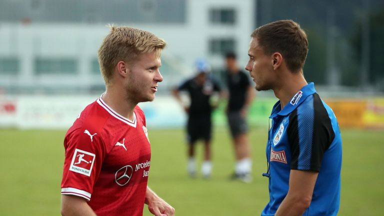 Um im Kader Platz für die beiden neuen Außenverteidiger zu schaffen, wurde der 24-Jährige Jean Zimmer verkauft. Für 900.000 Euro schließt er sich Aufsteiger Fortuna Düsseldorf an.