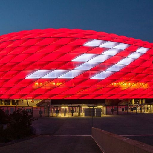 Allianz Arena erstrahlt mit Schweinsteiger-Rückennummer