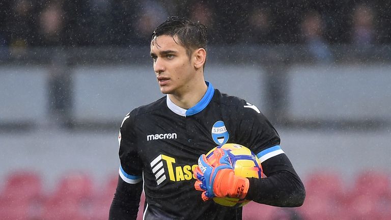 Alex Meret (21), SSC Neapel: Meret kommt von Udinese Calcio und kostete Carlo Ancelotti & Co. 22 Millionen Euro. Allerdings fällt der Schlussmann zu Zeit mit einem Armbruch aus.