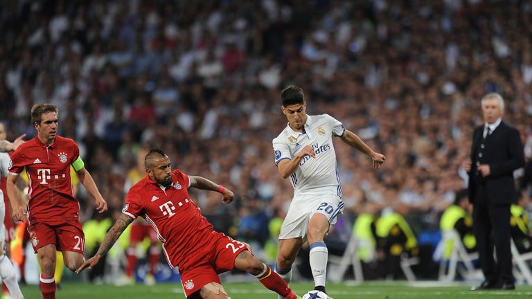 Ein Foul an Marco Asensio bescherte Vidal die gelb-rote Karte im Viertelfinale 2017.