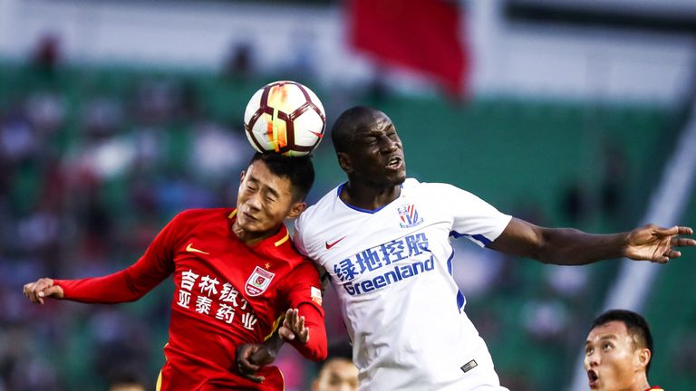 Demba Ba (r.) wurden offenbar rassistisch attackiert.