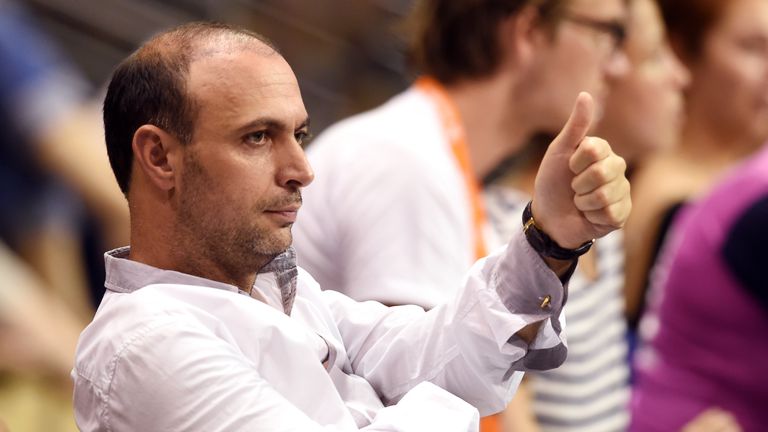 Trotz 500.000 Euro Minus gibt der sportliche Leiter Bob Hanning grünes Licht: Die Gehälter bei den Füchsen sollen bis zum Ende der Spielzeit gezahlt werden.