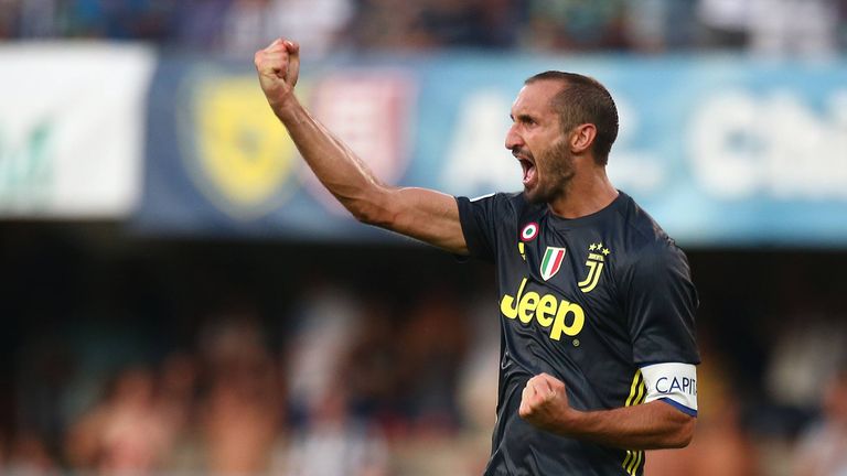 Juventus-Kaptän Giorgio Chiellini trägt die neue einheitliche Armbinde.
