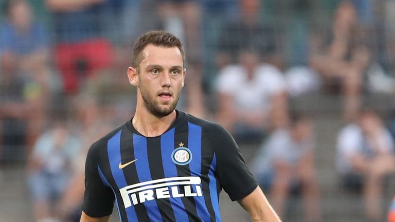 Stefan de Vrij (26), Inter Mailand: Der Niederländer wechselt ablösefrei von Lazio Rom in die Modemetropole. Ein echter Transfercoup bedenkt man, dass sein Marktwert 40 Millionen Euro beträgt.