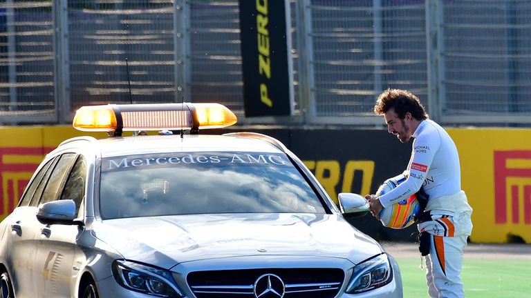 'Ich sollte beim Medical-Car Meilen sammeln. Ich bin ja schon Vielfahrer', scherzte Fernando Alonso über die zahlreichen technischen Defekte in seiner Karriere.
