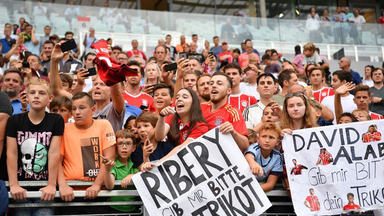 15. FC Bayern München - Durchschnittspreis: 129,57 Euro (Trikots: 89,95 Euro, Fanartikel: 29,58 Euro, Dauerkarten: 351,25 Euro, Tageskarten: 47,50 Euro)