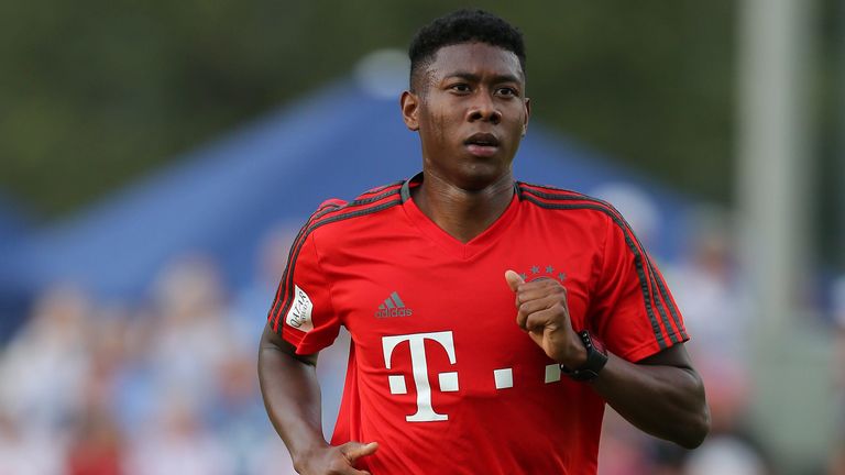 David Alaba ist wieder an der Säbener Straße unterwegs.