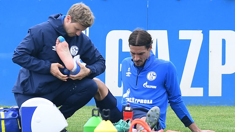 Benjamin Stambouli verletzt sich im Training an der Syndesmose.