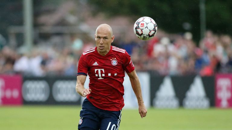 Arjen Robben: Der Rechtsaußen läuft in der Vorbereitung allen davon. Gibt im Training Vollgas, brennt auch mit 34 Jahren weiterhin vor Ehrgeiz. Das beeindruckt auch Coach Niko Kovac. Beginnt gegen Frankfurt wohl von Beginn an. 