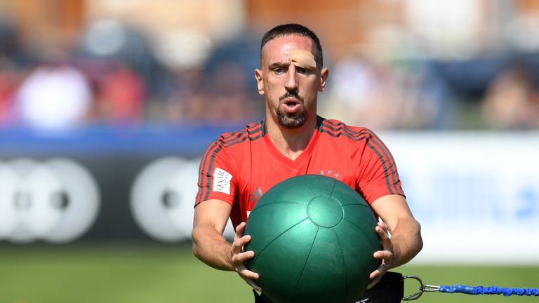 Franck Ribery: Der Flügelflitzer geht in seine elfte und letzte Saison bei den Bayern. Im Training lässt der 35-Jährige nichts anbrennen, arbeitet hart und macht einen top-fitten Eindruck. Auf jeden Fall ein Kandidat für die Startelf. 