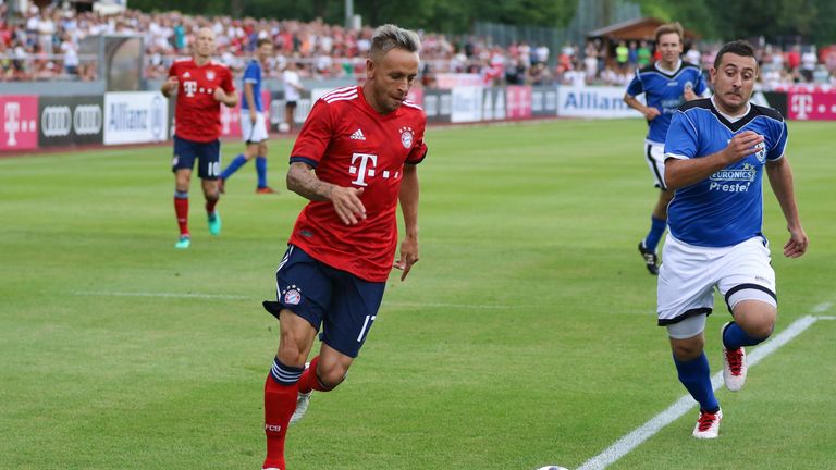 Rafinha: Ist die Allzweckwaffe im Defensivverbund der Bayern, kann sowohl als Rechtsverteidiger als auch als Linksverteidigers auflaufen. Mit seinen 32 Jahren wirkt er dennoch alterslos, spielt gefühlt schon seit 1980 bei den Bayern. 