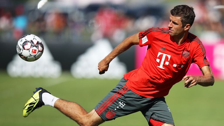 Thomas Müller: Nach einer schwachen WM will sich der Ur-Bayer wieder beweisen, zeigt sich im Bayern-Training engagiert. Im Test gegen Rottach-Egern traf Müller doppelt. Bekommt mit Serge Gnabry und Leon Goretzka noch mehr Konkurrenz. 