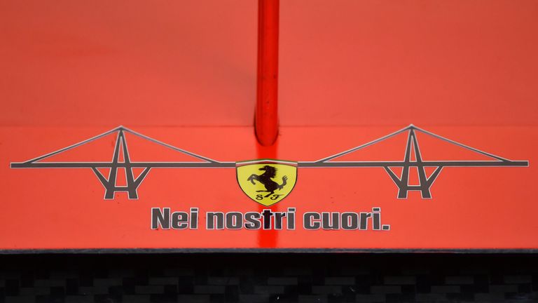 Ferrari erinnert mit einem Design an das Unglück am 14. August, als eine Brücke in Genua einstürzte und 43 Menschen in den Tod riss.