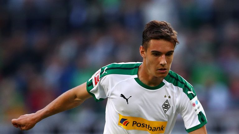 Florian Neuhaus wurde in der vergangenen Saison mit Fortuna Düsseldorf Meister in der zweiten Liga. Nun endete das Leihgeschäft und der 21-Jährige spielt zur Zeit im zentralen Mittelfeld von Borussia Mönchengladbach.