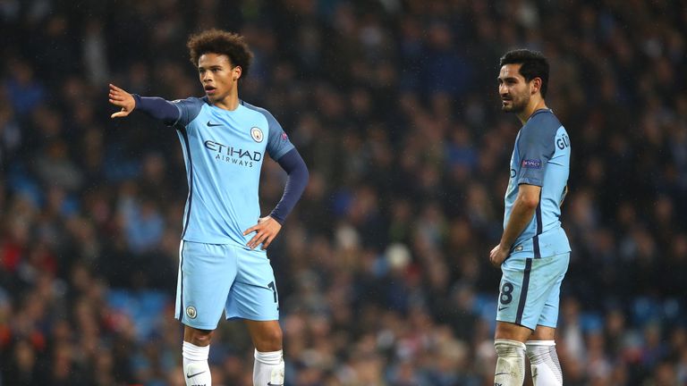 Mit Ilkay Gündogan und Leroy Sane hat Manchester City die ersten Punkte der neuen Saison der Premiere League liegen lassen.