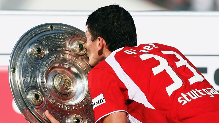 STUTTGART, GERMANY - MAY 19:  Mario Gomez of Stuttgart kisses the trophy after winning the german championship after the Bundesliga match between VFB Stuttgart and Energie Cottbus at the Gottlieb Daimler stadium on May 19, 2007 in Stuttgart, Germany.  (Photo by Lars Baron/Bongarts/Getty Images) *** Local Caption *** Mario Gomez