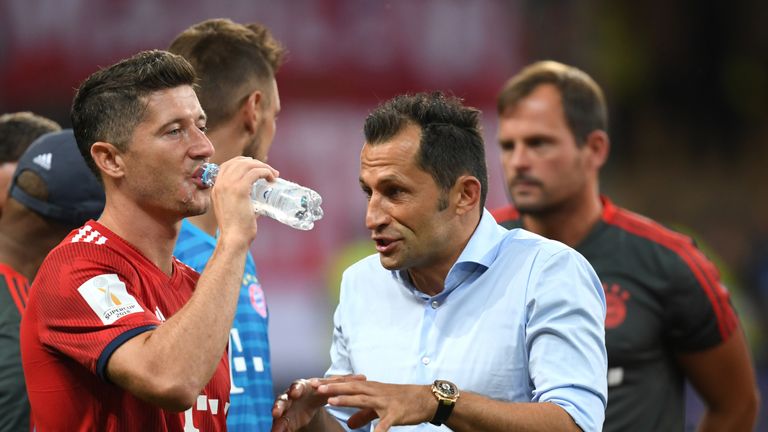 Bayern-Sportdirektor Hasan Salihamidzic lobt die Leistung der Mannschaft im Superpokal gegen Eintracht Frankfurt.