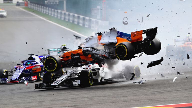 Nico Hülkenberg und Fernando Alonso waren nach dem Start in einem Crash verwickelt.