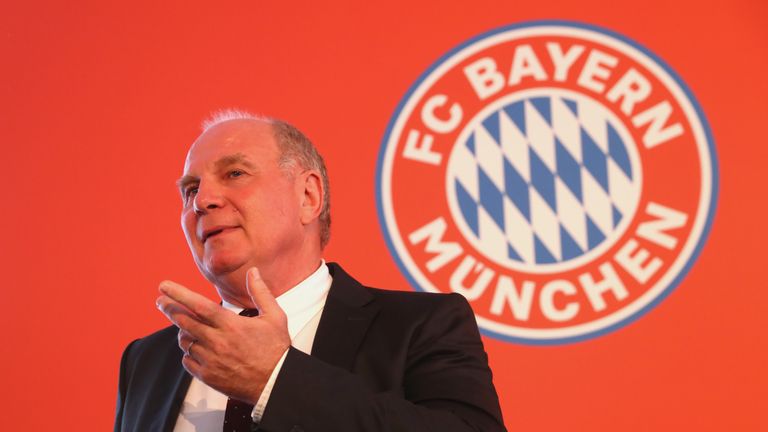 Uli Hoeneß teilt verbal gegen alle Bayern-Kritiker aus.