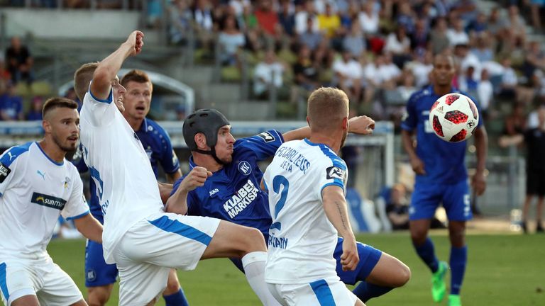 Jena hält die Angriffe des KSC in Schach.