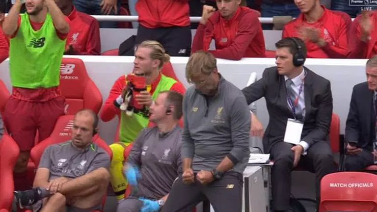 Jürgen Klopp und sein bizarrer Jubel beim 2:0 durch Sadio Mane. (Bildquelle: Sky Sports)