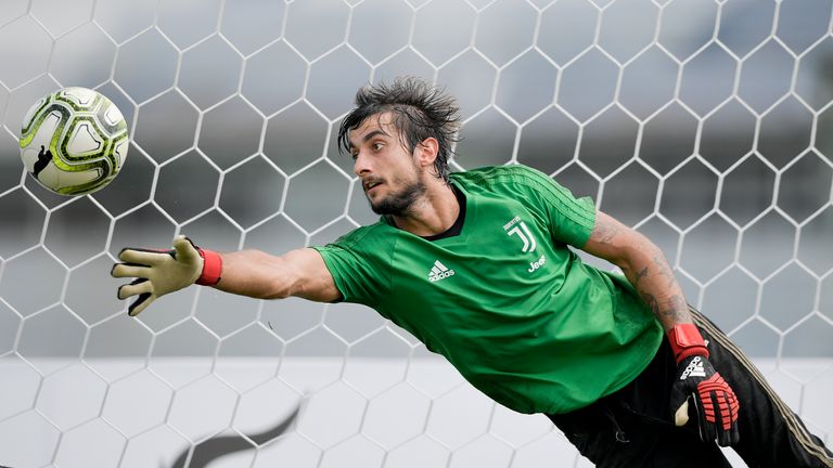 Mattia Perin (25), Juventus Turin: Der Nachfolger von Gianluigi Buffon kostete die alte Dame 12 Millionen Euro Ablöse. Der Torhüter kommt vom FC Genua.
