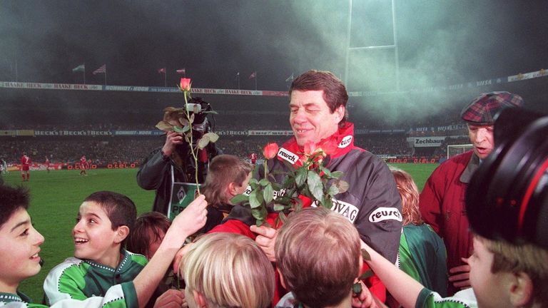 'Wenn ich ein paar Spiele verliere, lassen die Leute an den Blumen, die sie mir zuwerfen, plötzlich die Töpfe dran.'
